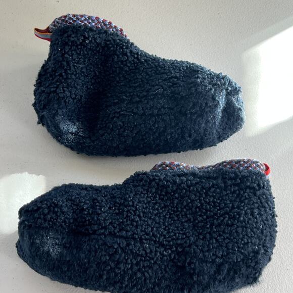 Bombas Gripper Slipper Size 1-5 (YOUTH) Sherpa Lined - Picture 6 of 10